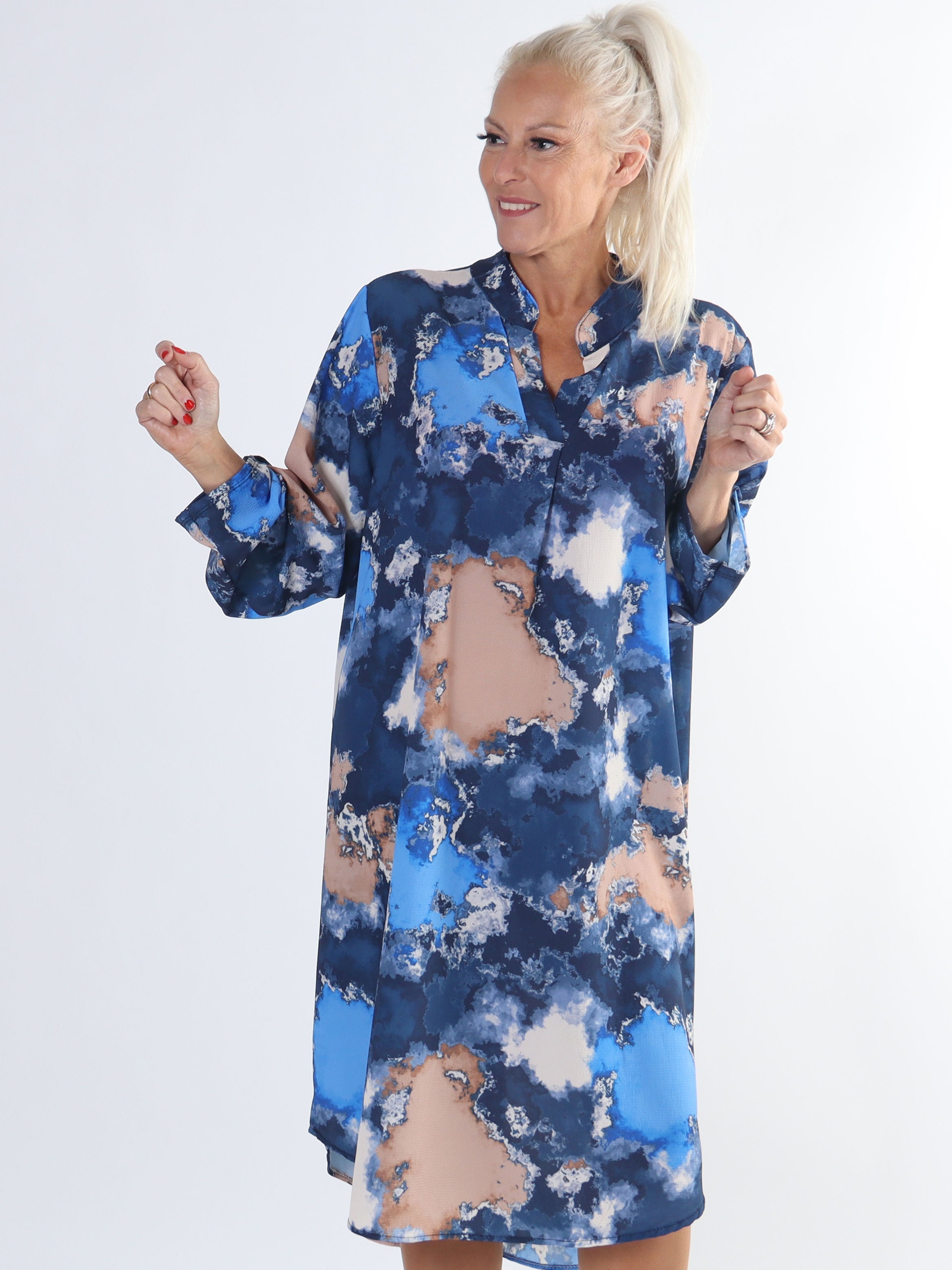 Vanesa Batik Long - Lätt och luftig mönstrad plus size klänning